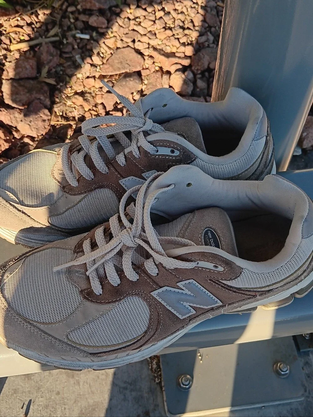 NEW BALANCE 2002R 